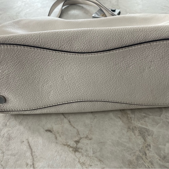 Michael Kors Cream Shoulder Bag - Picture 7 of 9